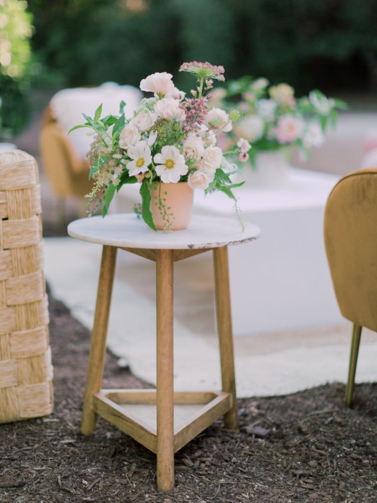 blush and green floral centerpiece