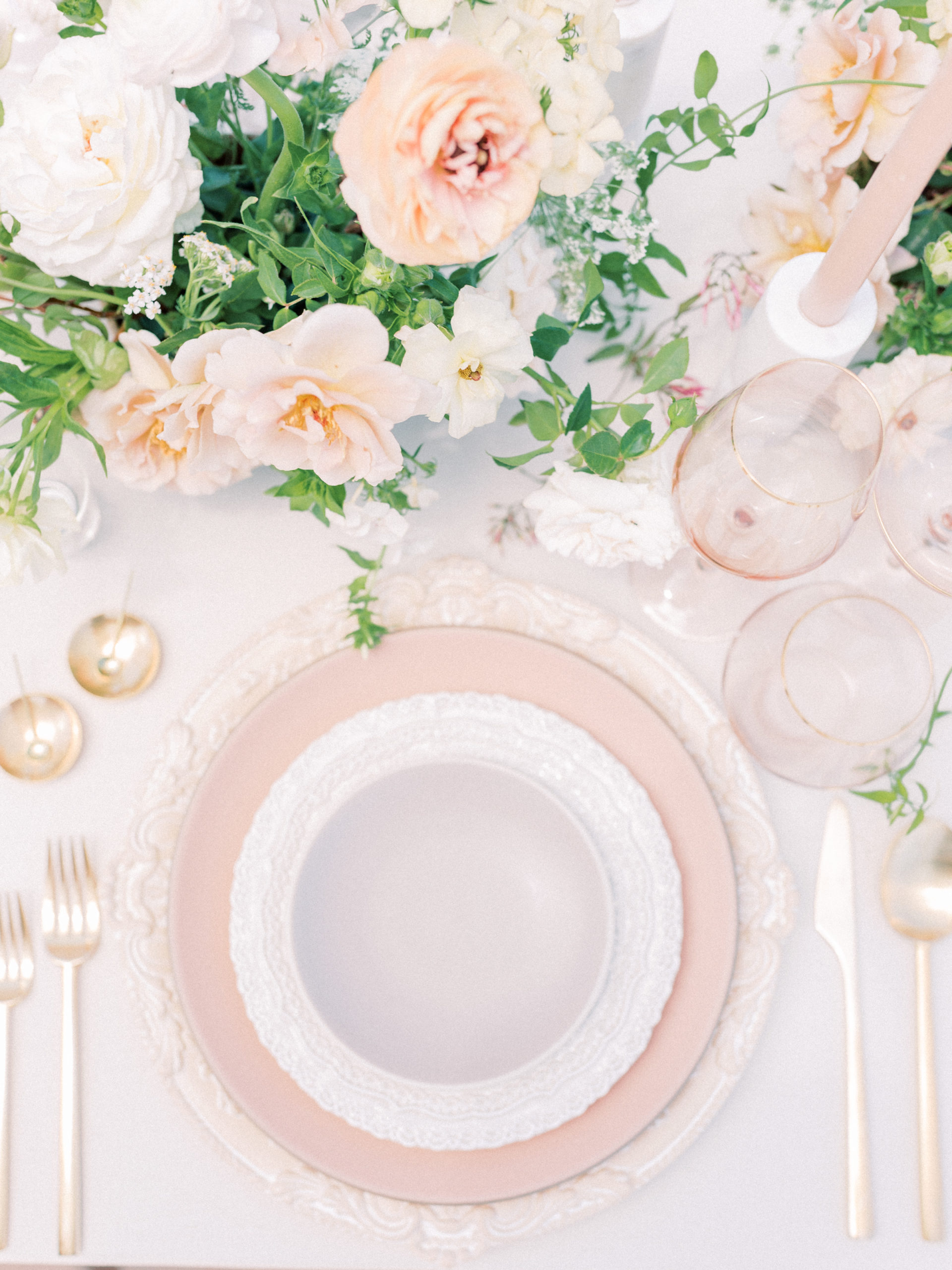 wedding table blush centerpieces