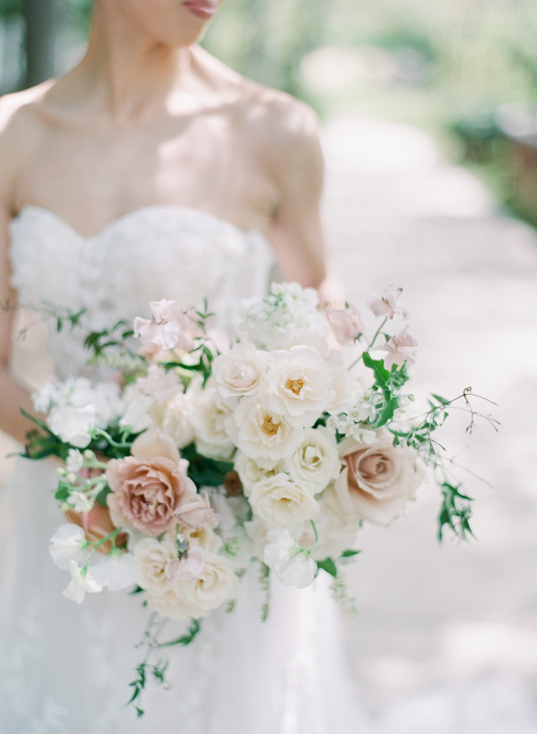 Soft and neutral bouquet