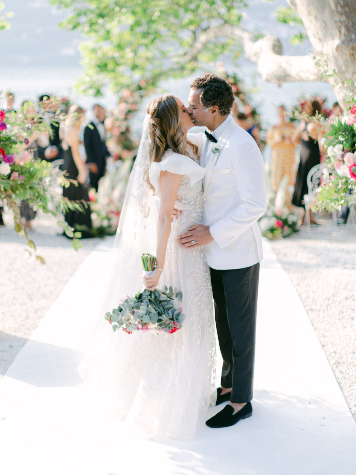 A Pictoresque intimate Wedding in Lake Como at Mandarin Oriental with a unique Reem Acra Dress