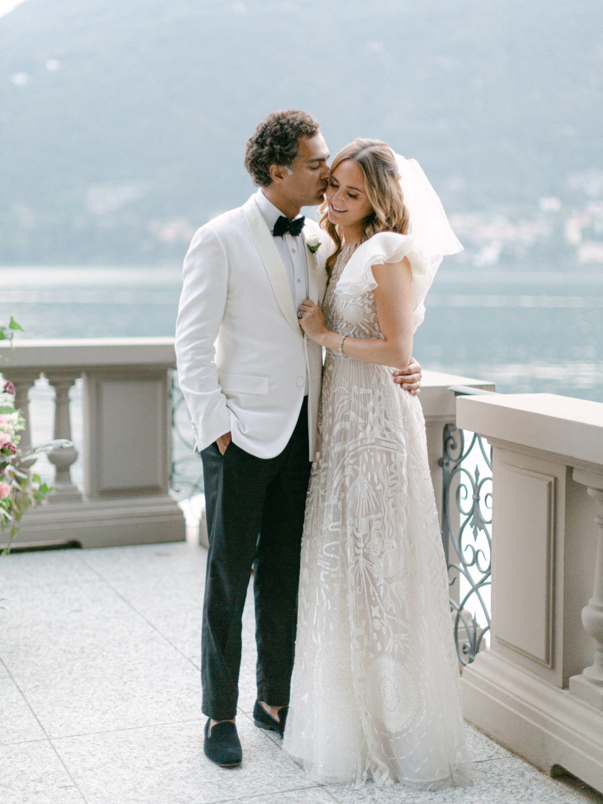 A Pictoresque intimate Wedding in Lake Como at Mandarin Oriental with a unique Reem Acra Dress