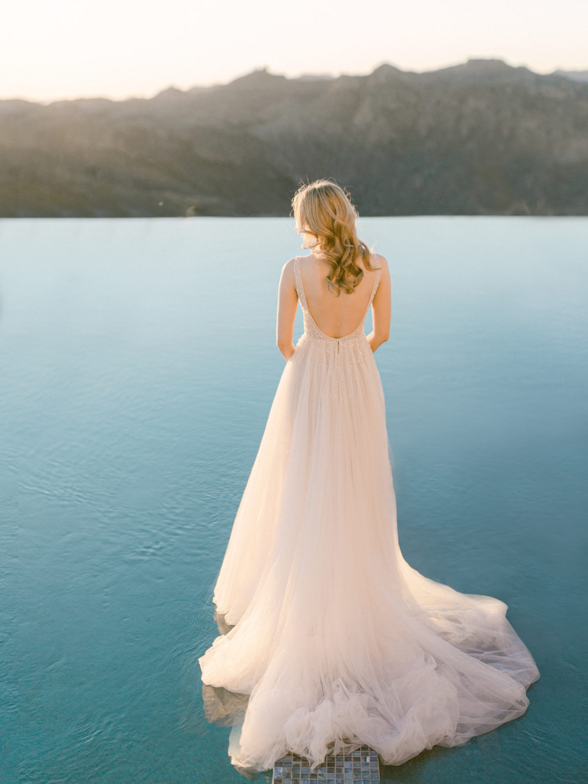 Spectacular view of bride on infinity pool
