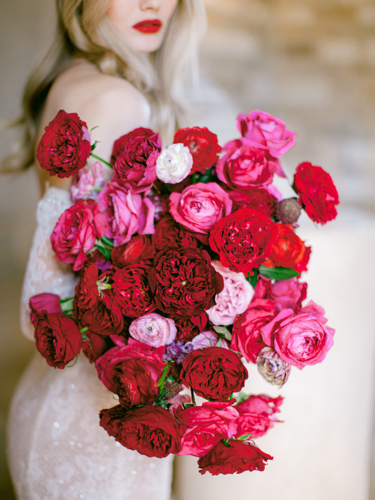 bold red wedding bouquet